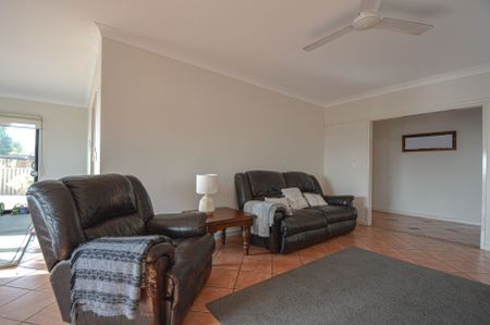 Spacious 4x1 in Cooke Point - Photo 2