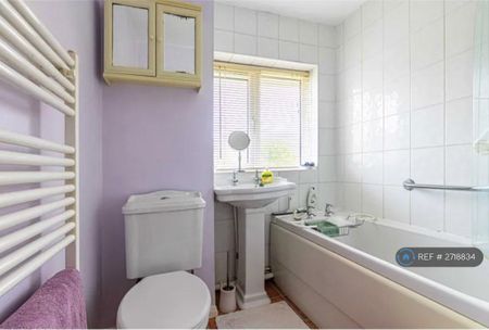 3 bedroom semi-detached house to rent - Photo 3