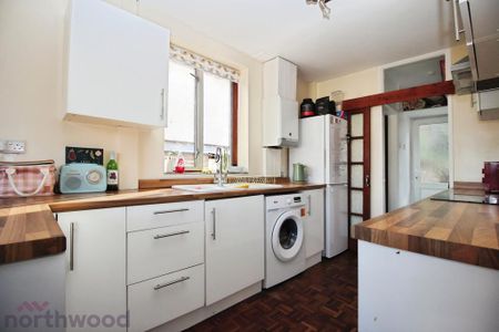 3 bedroom semi-detached house to rent - Photo 2