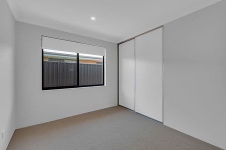 Five Bedroom Home in Madora Bay - Photo 5