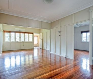 Charming Annerley Classic. Your Perfect Home Awaits - Photo 2