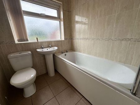 3 bedroom semi-detached house to rent - Photo 2