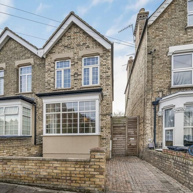 2 bedroom end of terrace house to rent - Photo 1