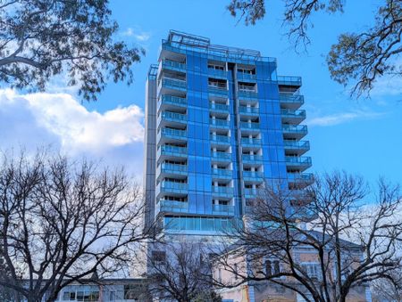 Superb City Living with Panoramic Views - Photo 4