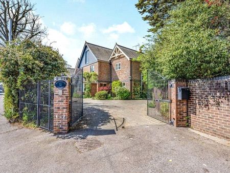 6 bedroom detached house to rent - Photo 3