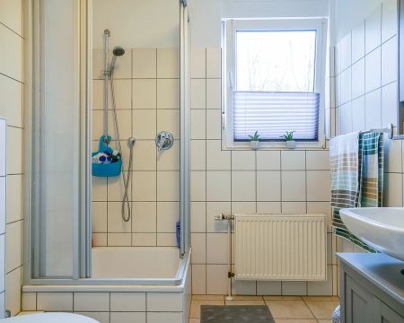 Mit Blick in die Ferne und Wohlfühlgarantie: Ideal geschnittene 3-Zimmer Wohnung mit Einzelgarage! - Photo 3