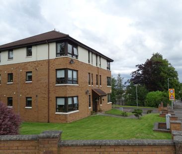 To Let 2 Bed Flat - Photo 2