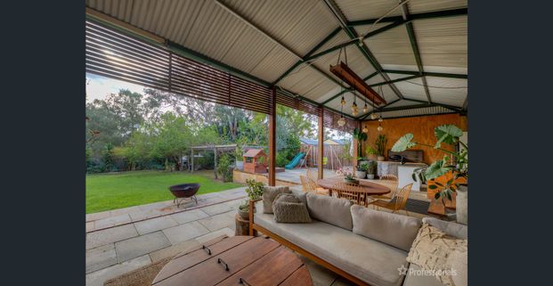 Funky 2-Bed, 2-Bath Home on Huge 1,012m² Block - Photo 1