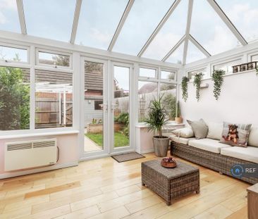 3 bedroom end of terrace house to rent - Photo 2