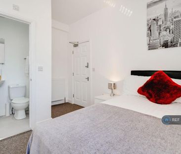 1 bedroom in a house share to rent - Photo 4