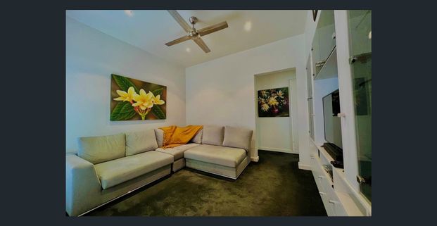 BOUTIQUE VILLA IN PRIZED BEACHSIDE POCKET! - Photo 1