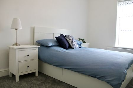 Room in a Shared House, Highfield Road, L13 - Photo 2