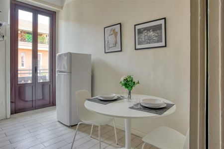 Wonderful single room with private balcony in Milan, few steps away from a Bocconi, IULM and NABA - Photo 2