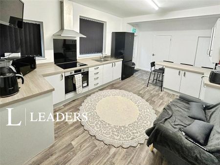 1 bedroom in a house share to rent - Photo 5