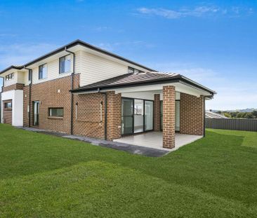 Spacious family home with park view - Photo 4
