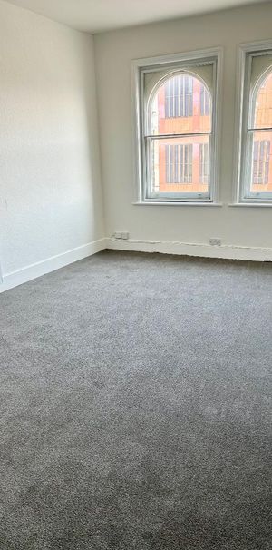 1 bedroom in a flat share to rent - Photo 1