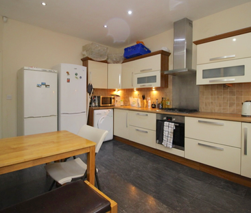 7 Bed - 48 Chestnut Avenue, Hyde Park, Leeds - LS6 1BA - Student - Photo 6