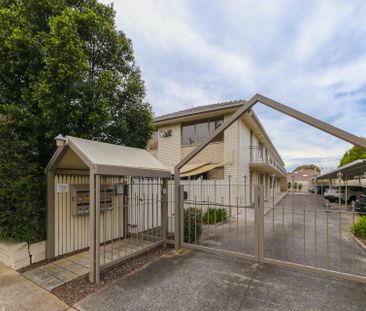 One Bedroom Ground Floor Apartment in Ideal Location - Photo 1