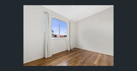 High-Set Family Home in Deagon - Photo 5