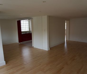 Charmant appartement de 4 pièces avec cheminée et balcon – La Chaux... - Foto 3