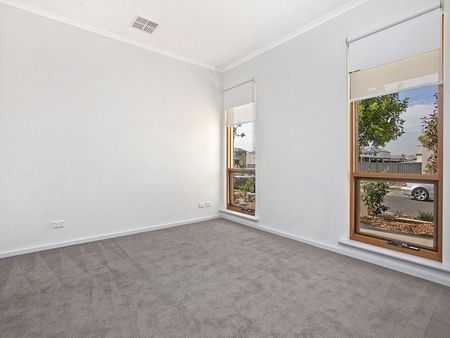 Family home in Lightsview! - Photo 4