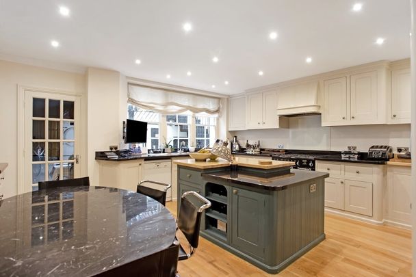 6 bedroom semi-detached house to rent - Photo 1