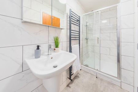 4 bedroom terraced house to rent - Photo 2