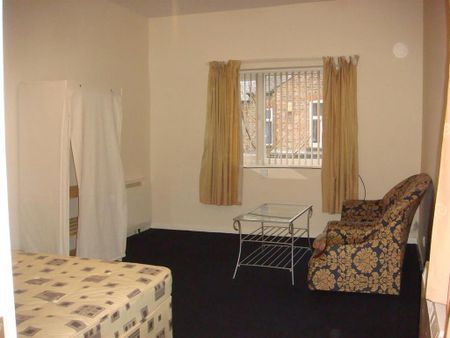 Studio to rent - Photo 2