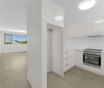 Modern - Great Location - Quiet Street - Photo 3