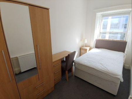 4 bedroom flat to rent - Photo 4