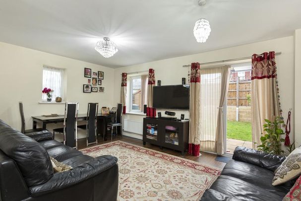 3 bedroom end of terrace house to rent - Photo 1