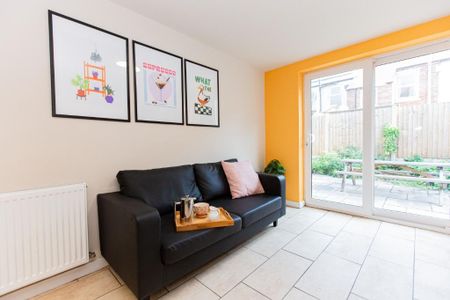 5 bedroom detached house to rent - Photo 2