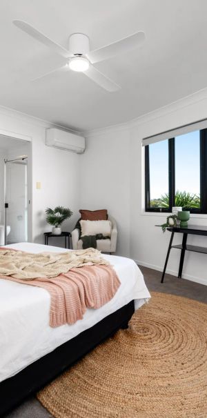 PRIVATE & SPACIOUS TOWNHOUSE IN THE HEART OF COORPAROO - Photo 1