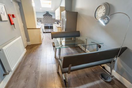 5 bedroom terraced house to rent - Photo 3