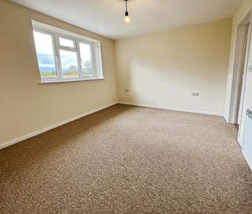 3 bedroom semi-detached bungalow to rent - Photo 1