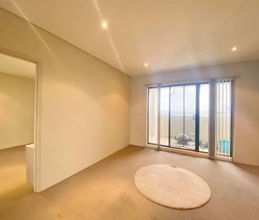 “Spacious Modern Apartment in the Heart of Maroubra Junction!” - Photo 6