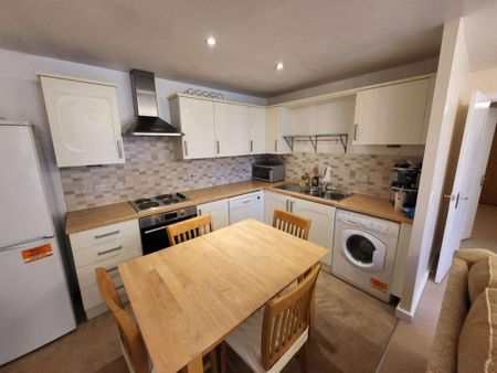 2 bedroom flat to rent - Photo 2