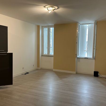 Location Appartement 2 pièces 45m² LAVARDAC 47230 - Photo 4
