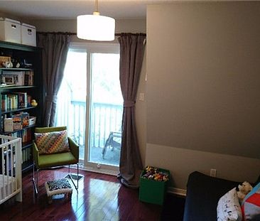 3-Floor Town Home for Rent in Toronto! - Photo 6
