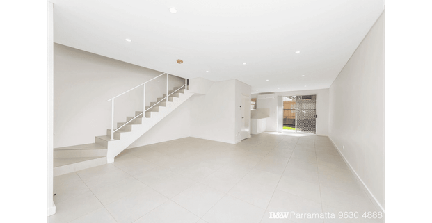 Spacious 2 Bed + Study Townhouse With An Oversized Courtyard - Photo 1