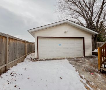 3 Bed Minchau Home With Large Deck & Double Garage - Photo 5