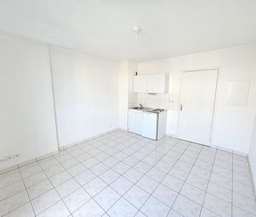 Location Appartement 1 pièce 19m² - Photo 2