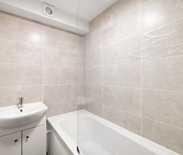 2 bedroom ground floor flat to rent - Photo 3