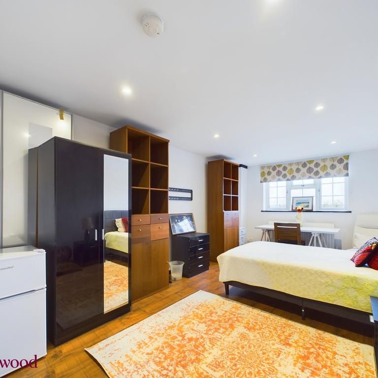 Studio to rent - Photo 1