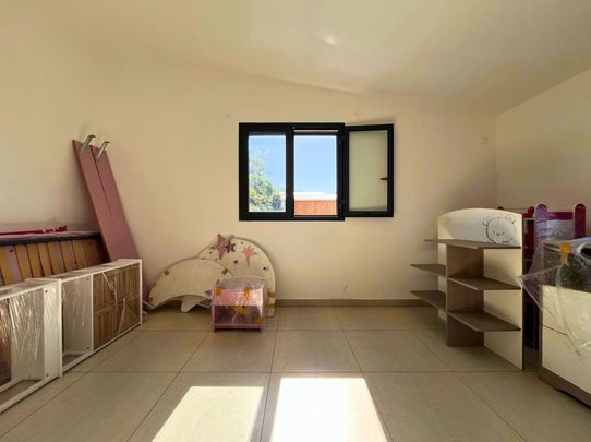 Location Maison 3 pièces 66m² LA RIVIERE 97421 - Photo 1