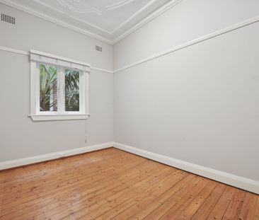 Apartment For Lease In Boutique Art Deco Block Of 4 Units - Photo 2