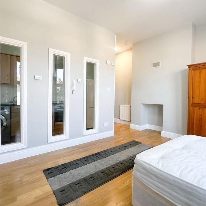 Studio to rent - Photo 1