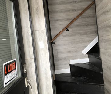 GRAND 3 1/2 MEUBLÉ + STATIONNEMENT PRIVÉ - Photo 1