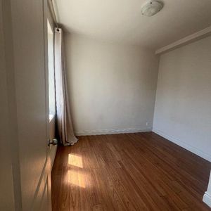 Beau 3 ½ lumineux et bien situé - Photo 2