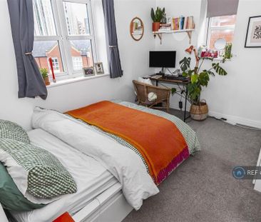 3 bedroom flat to rent - Photo 5